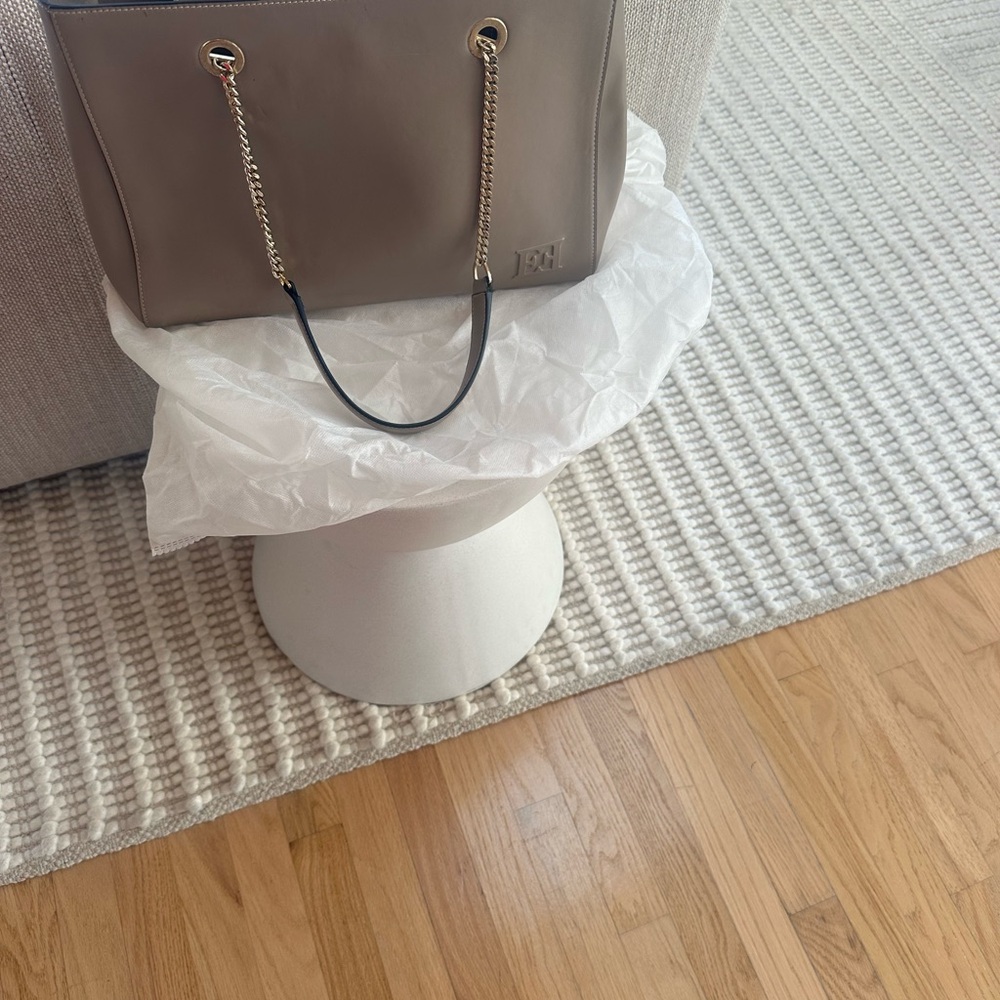 Escasa  Elegant Taupe Handbag with Gold Chain Straps